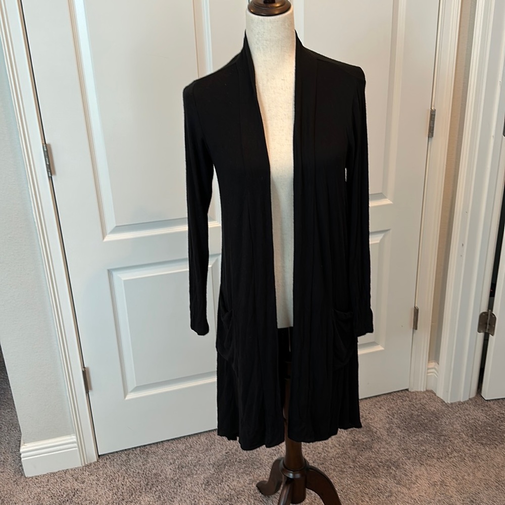 Women’s Bobeau XS black long stretchy cardigan with side pockets
